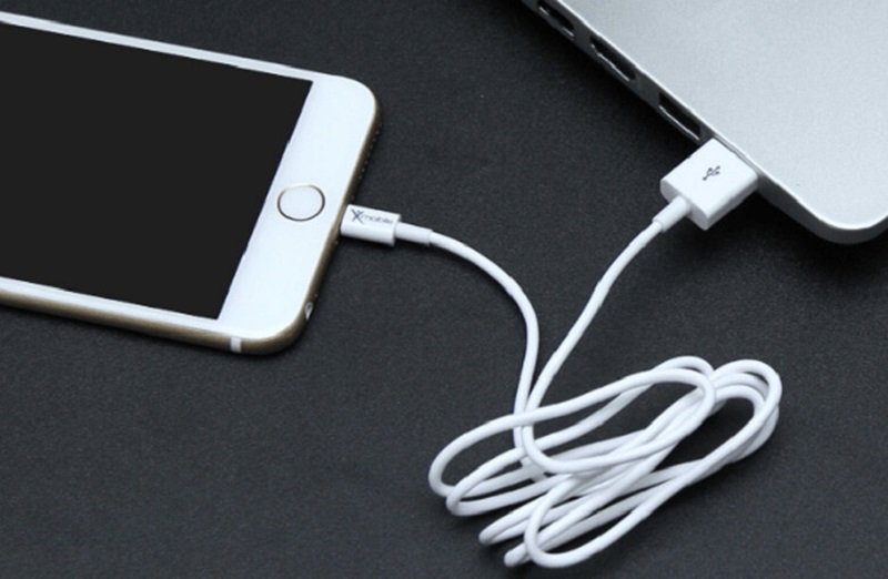 Tại sao cần vệ sinh chân sạc điện thoại