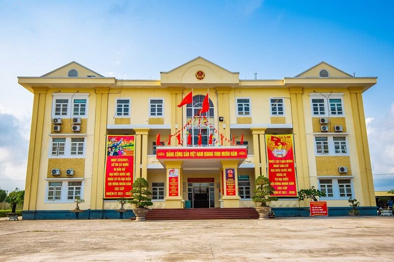 Đển UBND xã để xác nhận đất không tranh chấp