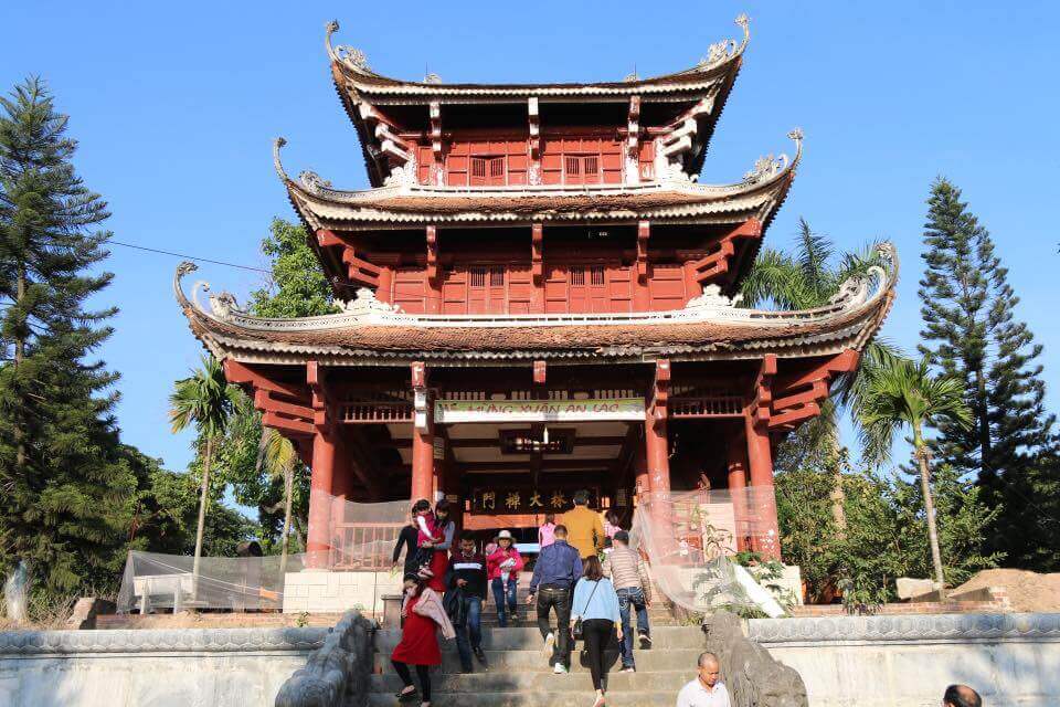 Không gây ồn ào khi ở gần chùa