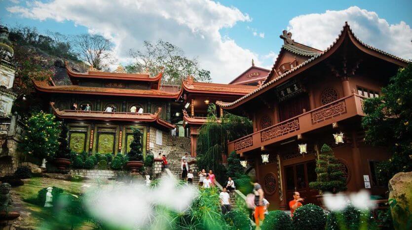 Có phải nhà gần chùa là xấu không?