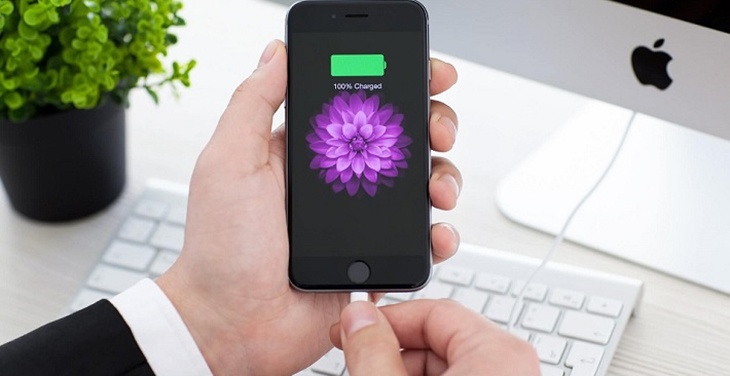 Không vừa dùng vừa sạc