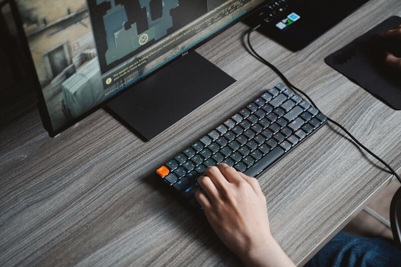 Mua bàn phím rời cho laptop sẽ giúp tạo khoảng cách hợp lý
