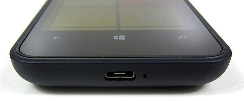 Cổng Micro USB được sử dụng để sạc pin điện thoại