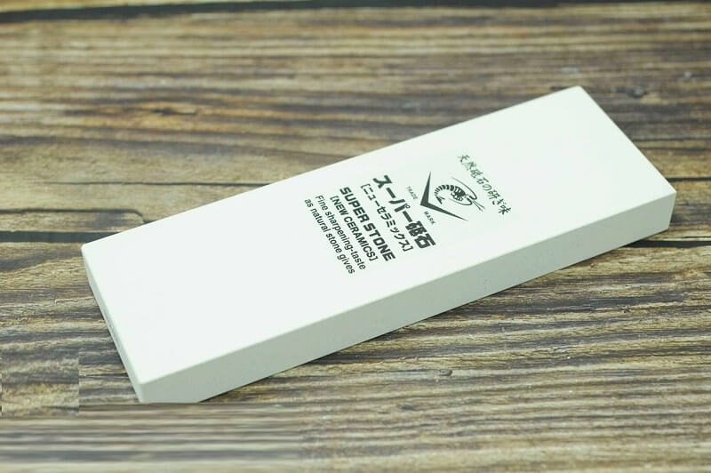 Sử dụng đá mài mịn để làm mờ vết xước