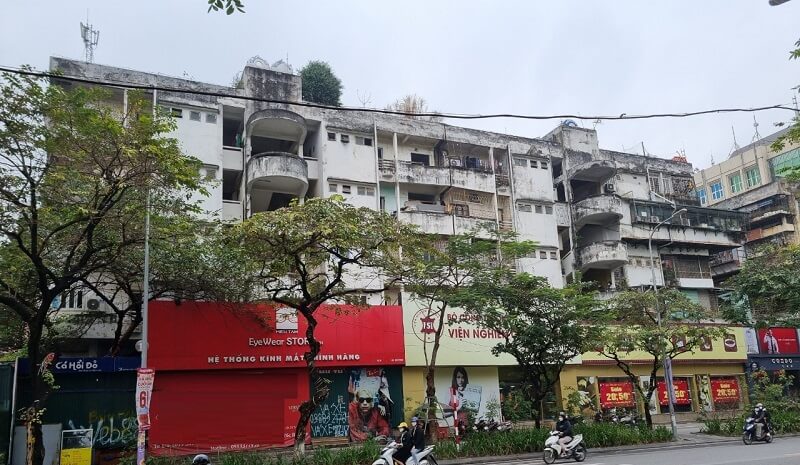 Việc đầu tư tiền để mua đất công cộng đô thị nên hay không