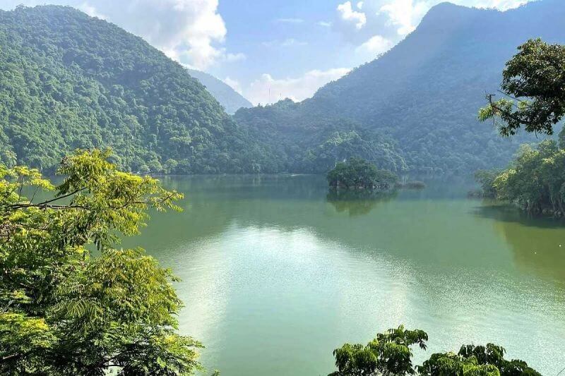 Đất có mặt nước dùng làm hồ thủy điện, thủy lợi