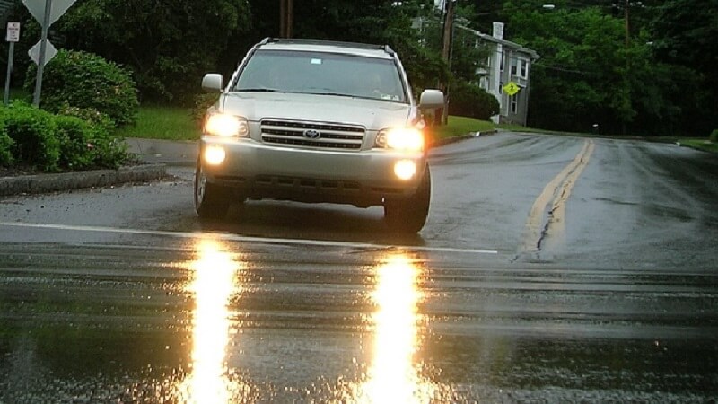 Đèn cos sử dụng công nghệ Halogen