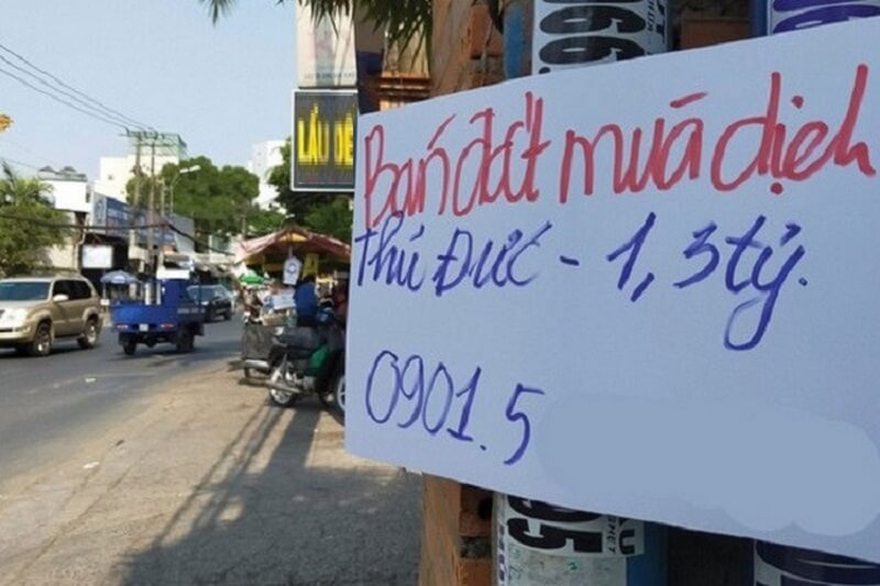 Dò hỏi thông tin nhà đất từ những người gần đó