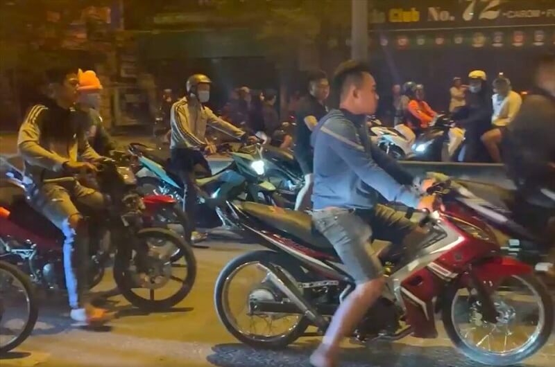 Độ pô xe máy gây ảnh hưởng, khó chịu cho mọi người xung quanh