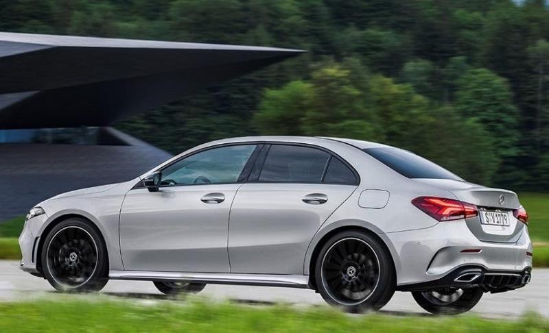 Xe ô tô sedan được thiết kế với 3 khoang nội thất tách biệt