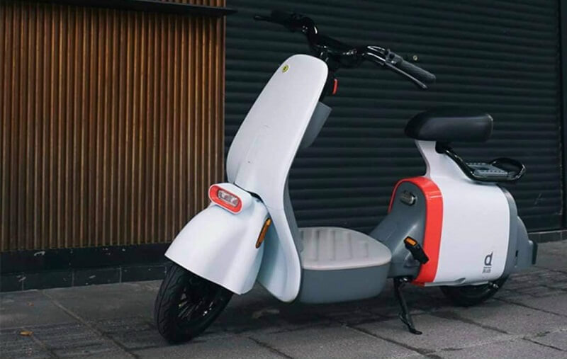 Xe máy điện có giá thành cao hơn hẳn xe đạp điện