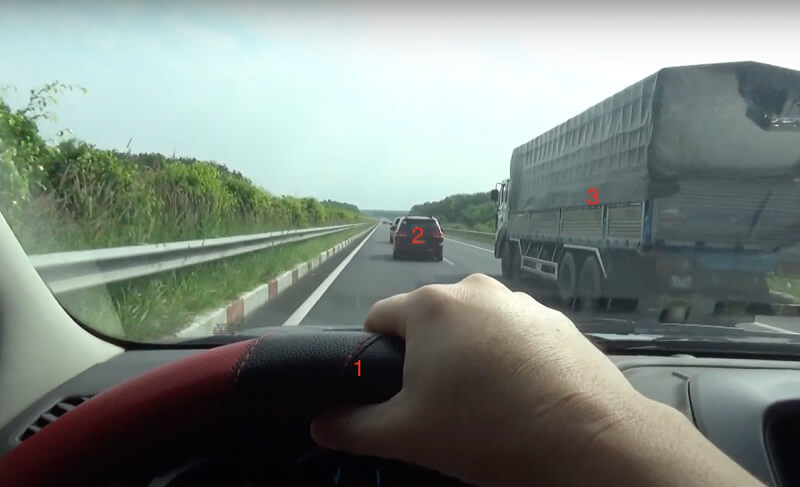 Lái xe tải cần chú ý giữ cho tốc độ được ổn định để tránh tiêu hao nhiên liệu