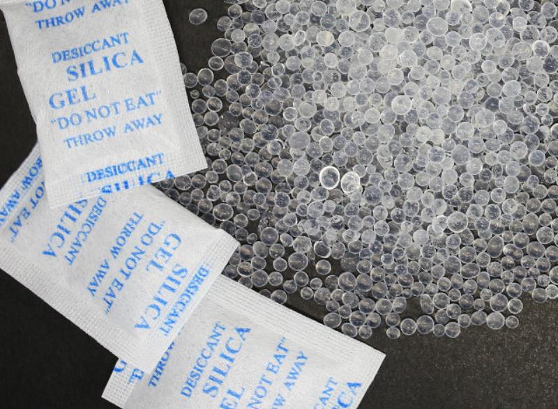 Dùng túi hút ẩm cho máy ảnh