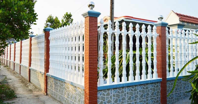 Xây hàng rào để hóa giải phong thủy đất bị đâm hông