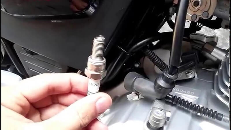 Muốn xe chạy êm, bugi phải được thay đúng lúc