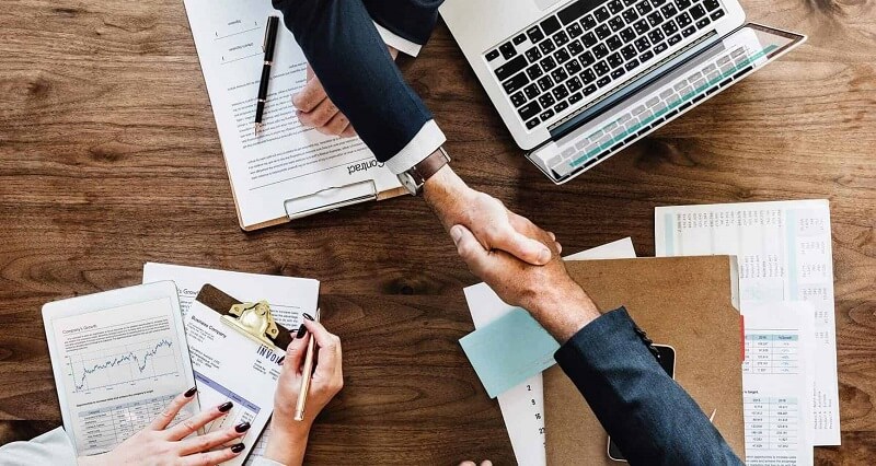 Kiểm tra giấy tờ trước khi ký hợp đồng