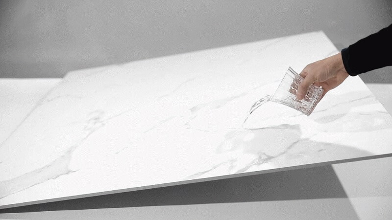 Kiểm tra kỹ chất lượng của viên gạch