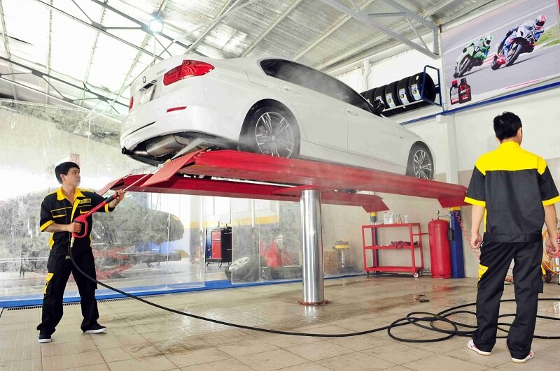 Trụ nâng để rửa xe ô tô