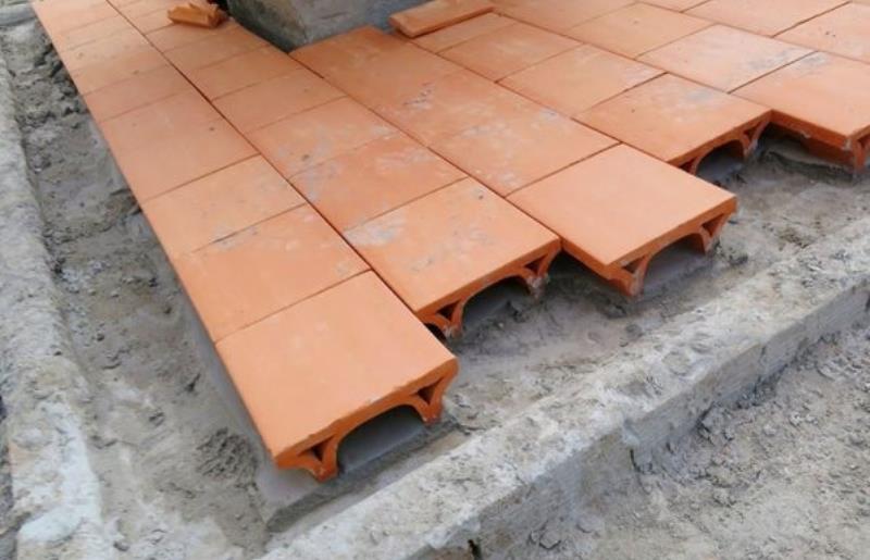 Dùng vật liệu chống nóng chuyên dụng cho sân thượng