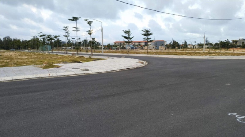 Lô đất kẹp cống là gì?