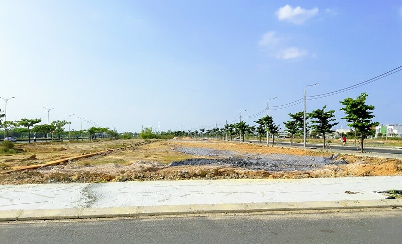 Lô đất nằm tiếp giáp trục đường giao thông được định giá cao