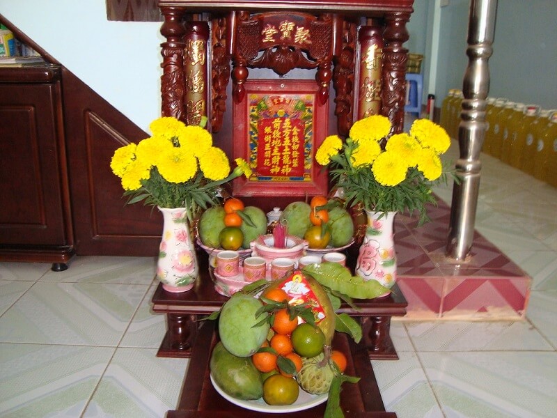 Không được đặt bàn thờ ngay dưới xà ngang