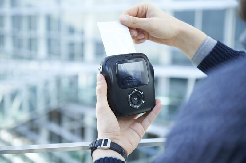 Sau khi chụp xong không được rút phim ra ngay