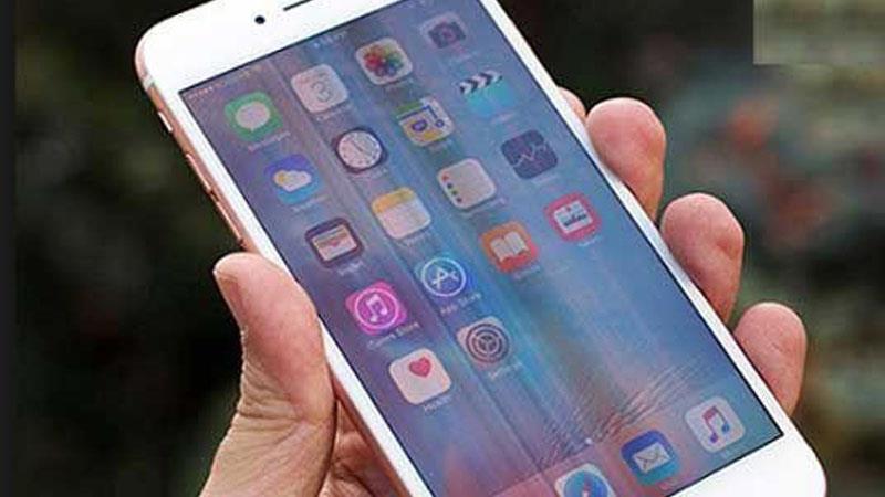 Màn hình bị dính nước khiến điện thoại đơ cảm ứng