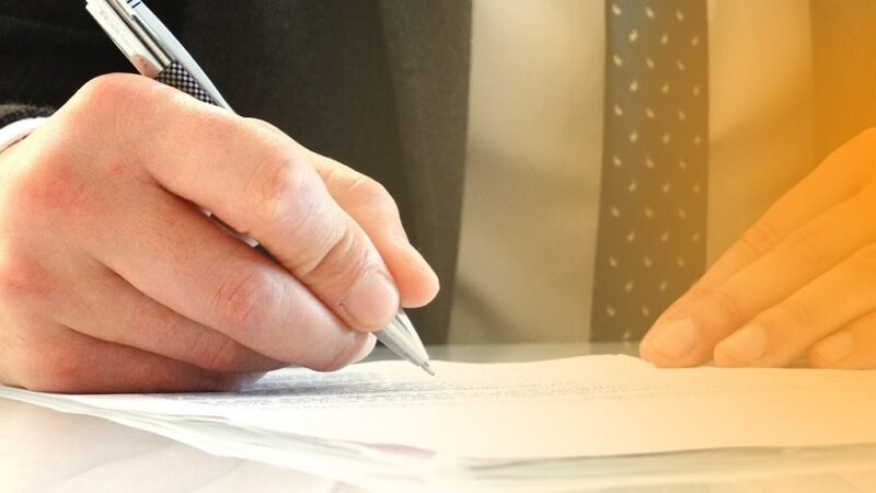 Viết nội dung chính của tờ đơn khởi kiện