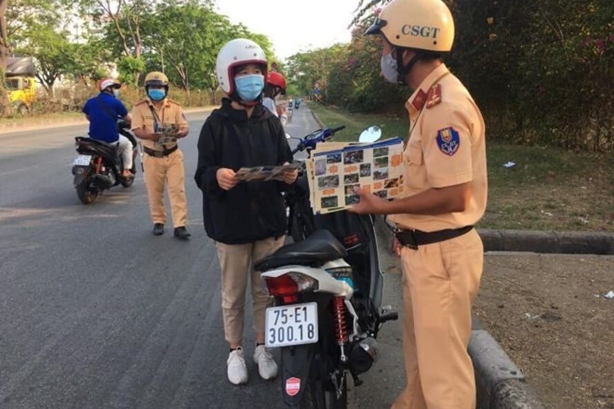 Mẫu giấy trao tặng xe máy là gì?