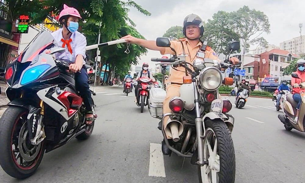 Tại sao cần giấy trao tặng xe máy?