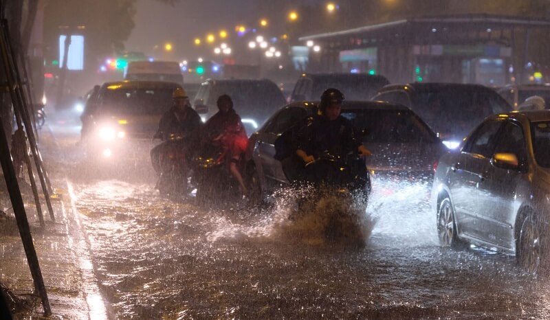 Tháng 7 có nhiều mưa bão không thích hợp cho việc sửa nhà