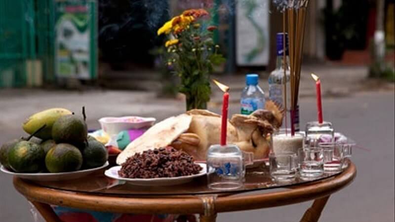 Lễ cúng xe máy mới nên được tổ chức ở ngoài trời