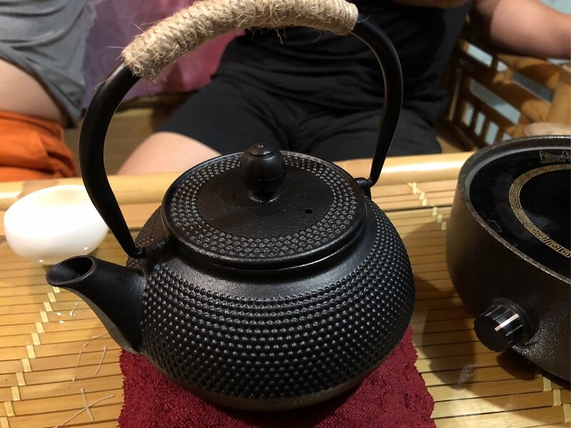 Sau khi cúng nhập trạch xong gia chủ cần bật bếp nấu nước pha trà