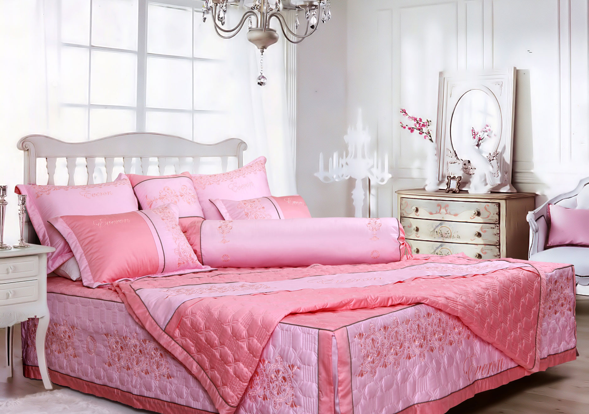 nên mua sắm gì cho cuộc sống tân hôn