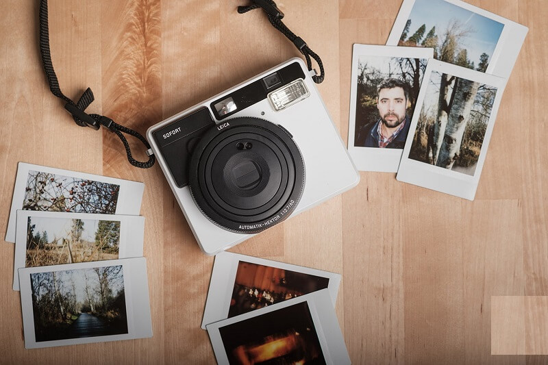 Phim của máy ảnh lấy liền rất dễ bị cháy sáng