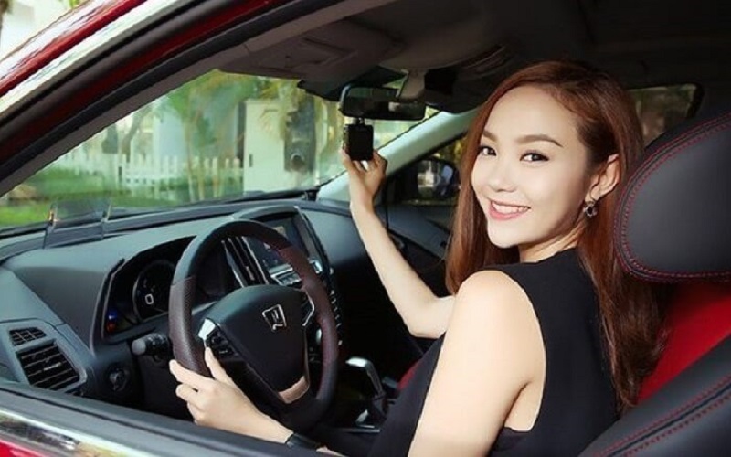 Lý do phụ nữ nên học lái xe