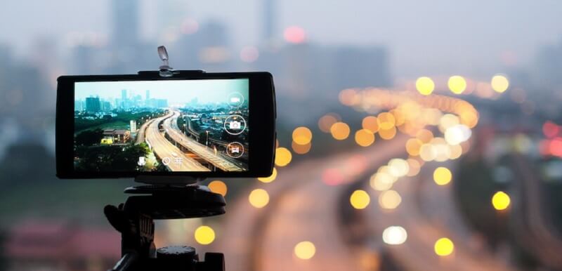 Sử dụng tripod để cố định điện thoại
