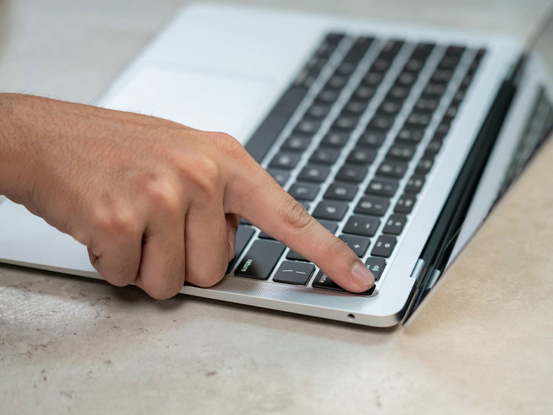 Tắt và khởi động lại máy tính