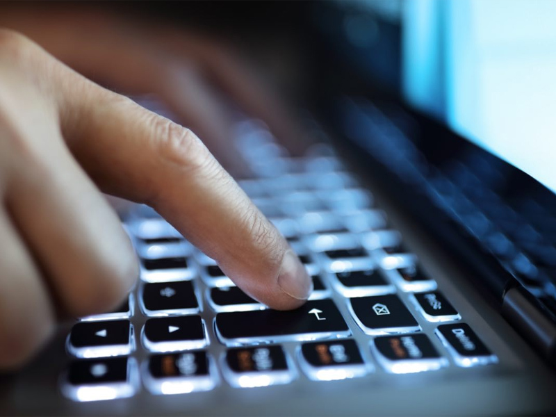 Thử dùng một bàn phím khác