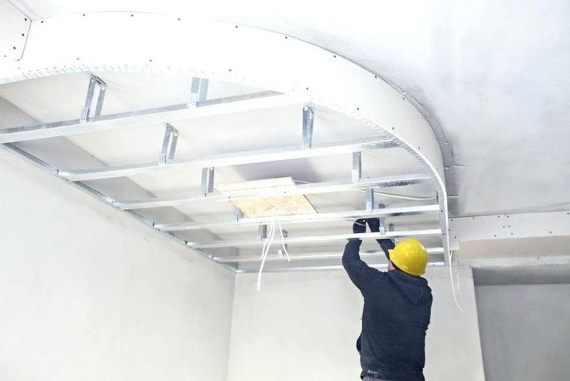 Tấm thạch cao để hoàn thiện phần thô cuối cùng của trần chìm