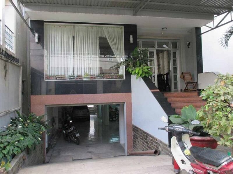 Nếu không có sân trước thì có thể xây tầng hầm hoặc bán hầm để làm gara