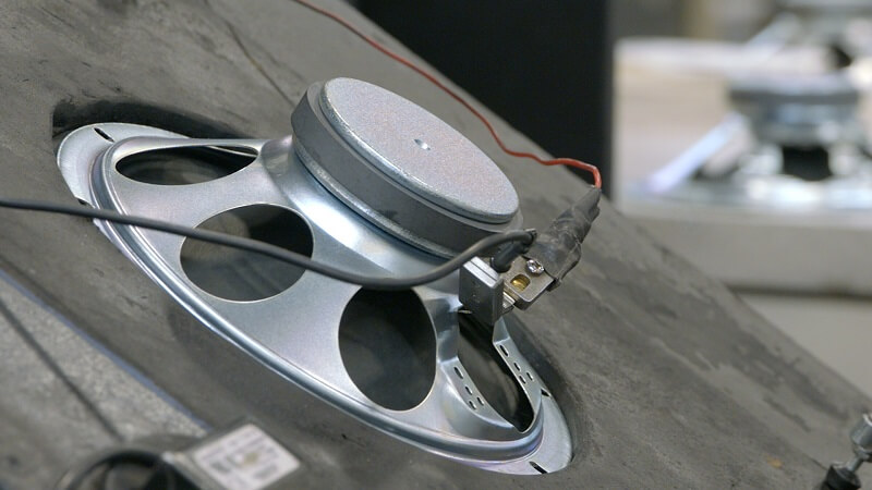 Sử dụng một bản nhạc có tone nữ cao để test dải âm thanh Treble