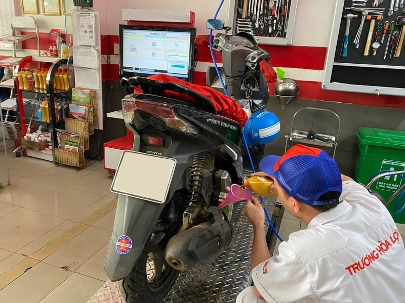 Cần thay dầu nhớt đúng định kỳ