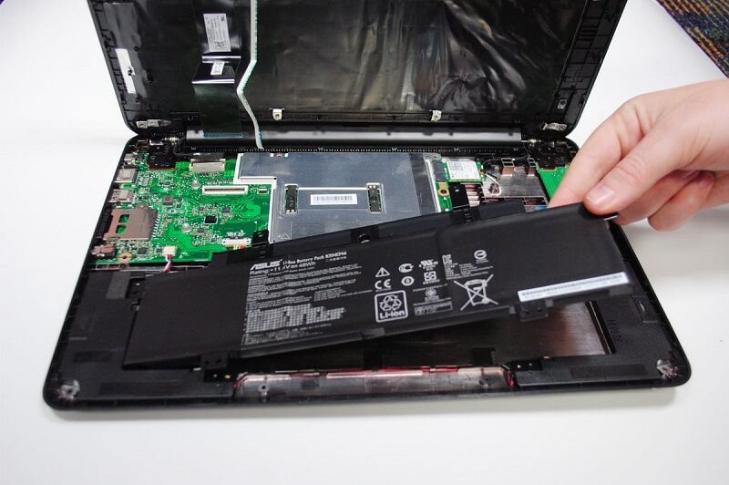 Khi pin laptop bị phồng thì thay pin mới