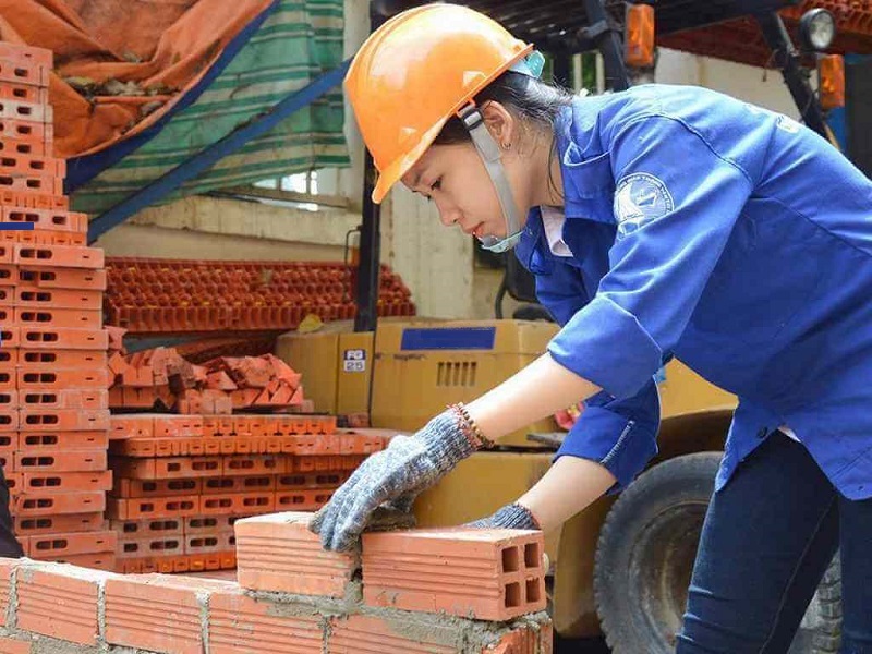 Chọn hình thức thuê thợ hợp lý