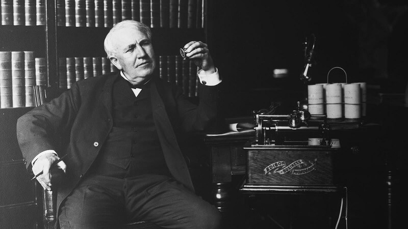 Ý tưởng đầu tiên về máy quay phim đến từ Thomas Edison