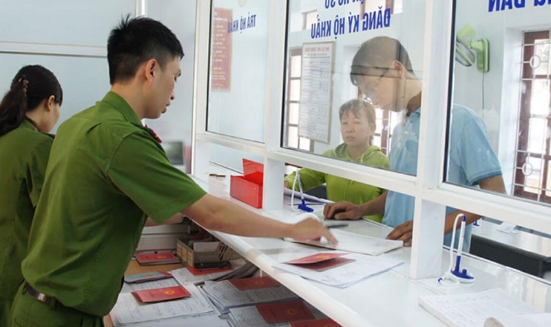 Nộp hồ sơ về cơ quan Công an