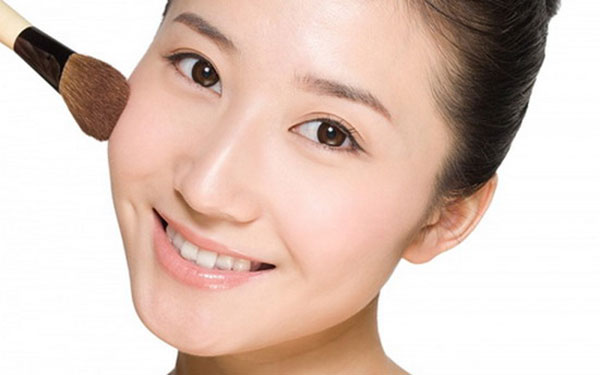 trang điểm với kem chống nắng