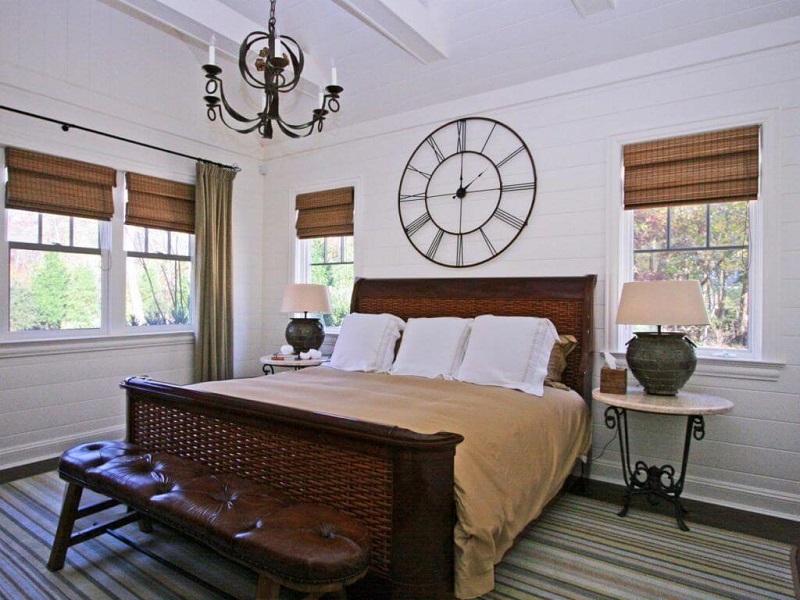 Treo đồng hồ trong phòng ngủ